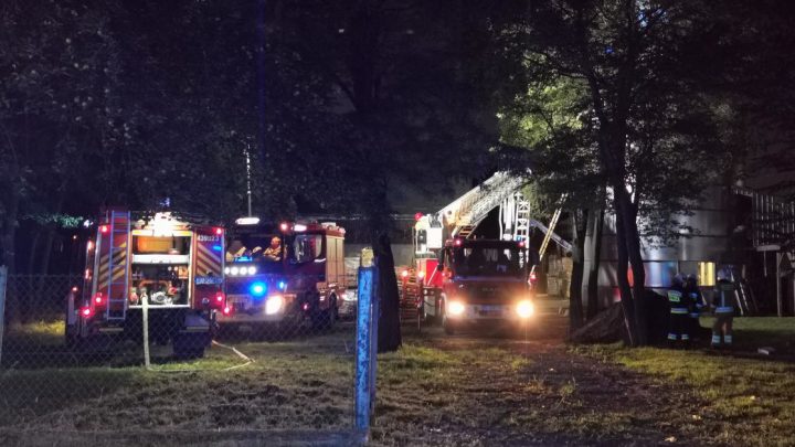 Pożar trocin w silosie w fabryce domów w Wiązownicy